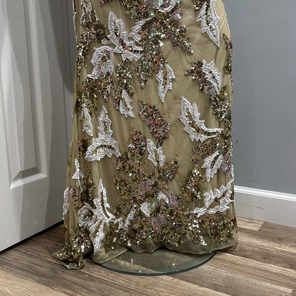 NWOT Mac Duggal floral embellished sequin v neck gown - Picture 8 of 16